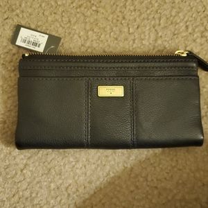 NWT FOSSIL Ella Clutch color black